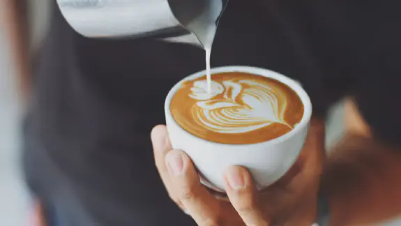 Vegansk latte, bästa drycken på 5 bokstäver